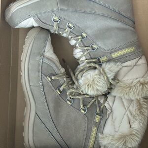 BearPaw Gray and Cream Winter Boots with Fur
